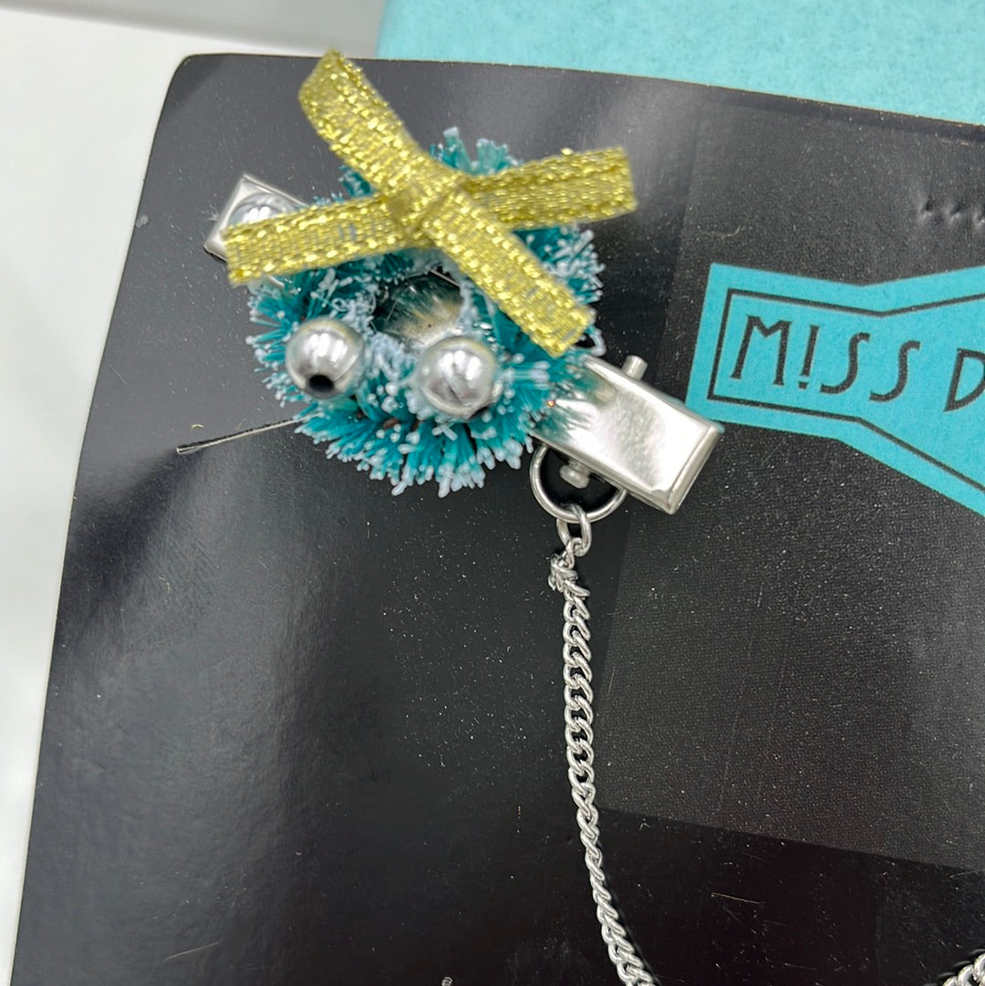 Mini Wreath Sweater Clip