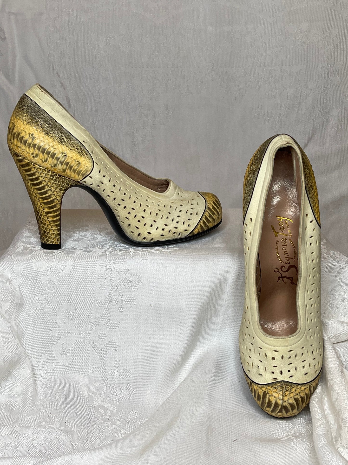 40s ivory snakeskin pumps