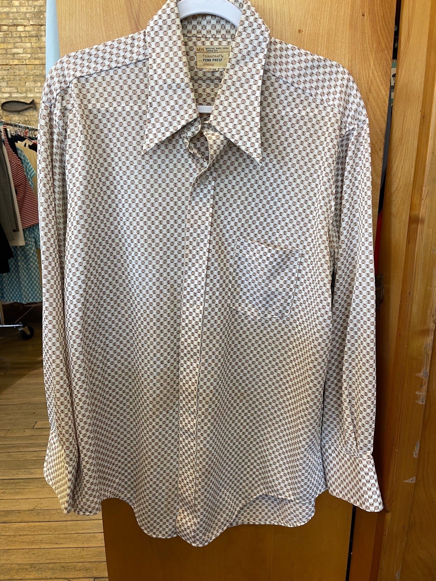 Men’s dagger collar shirt