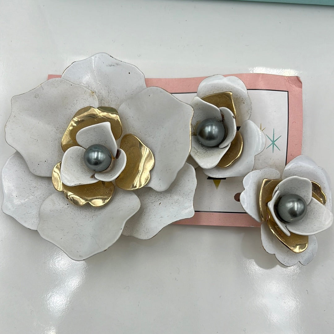 Sarah Coventry brooch & earring set
