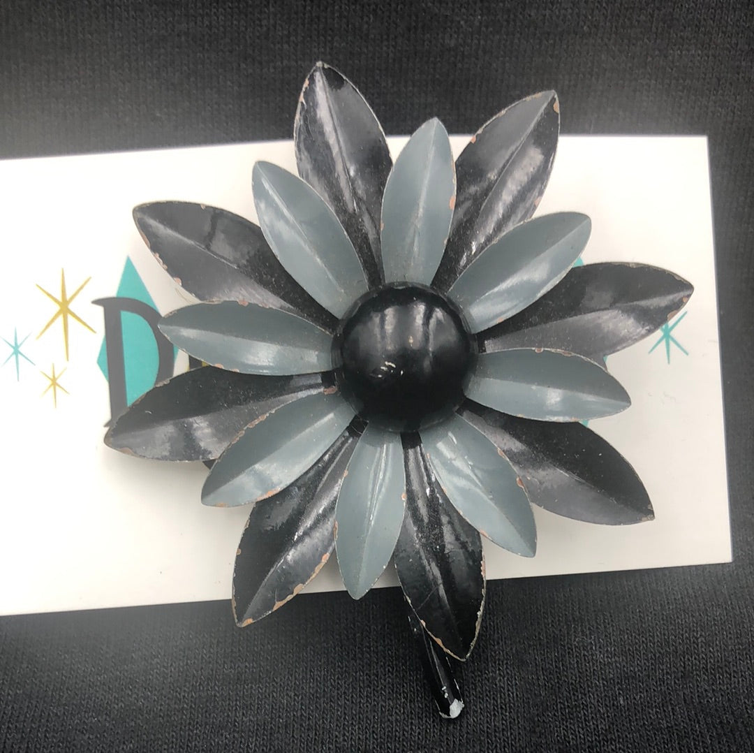 Black and Grey metal daisy broach