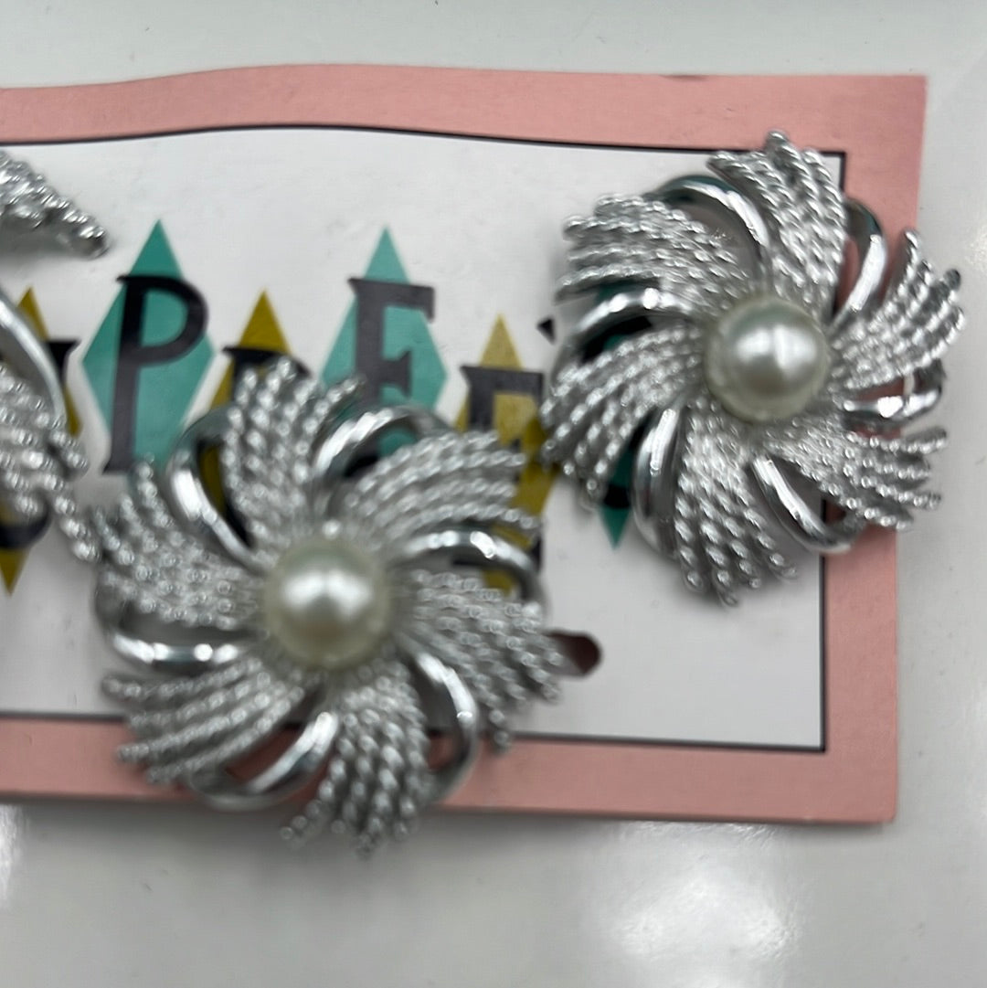 Sarah Coventry brooch & earring set