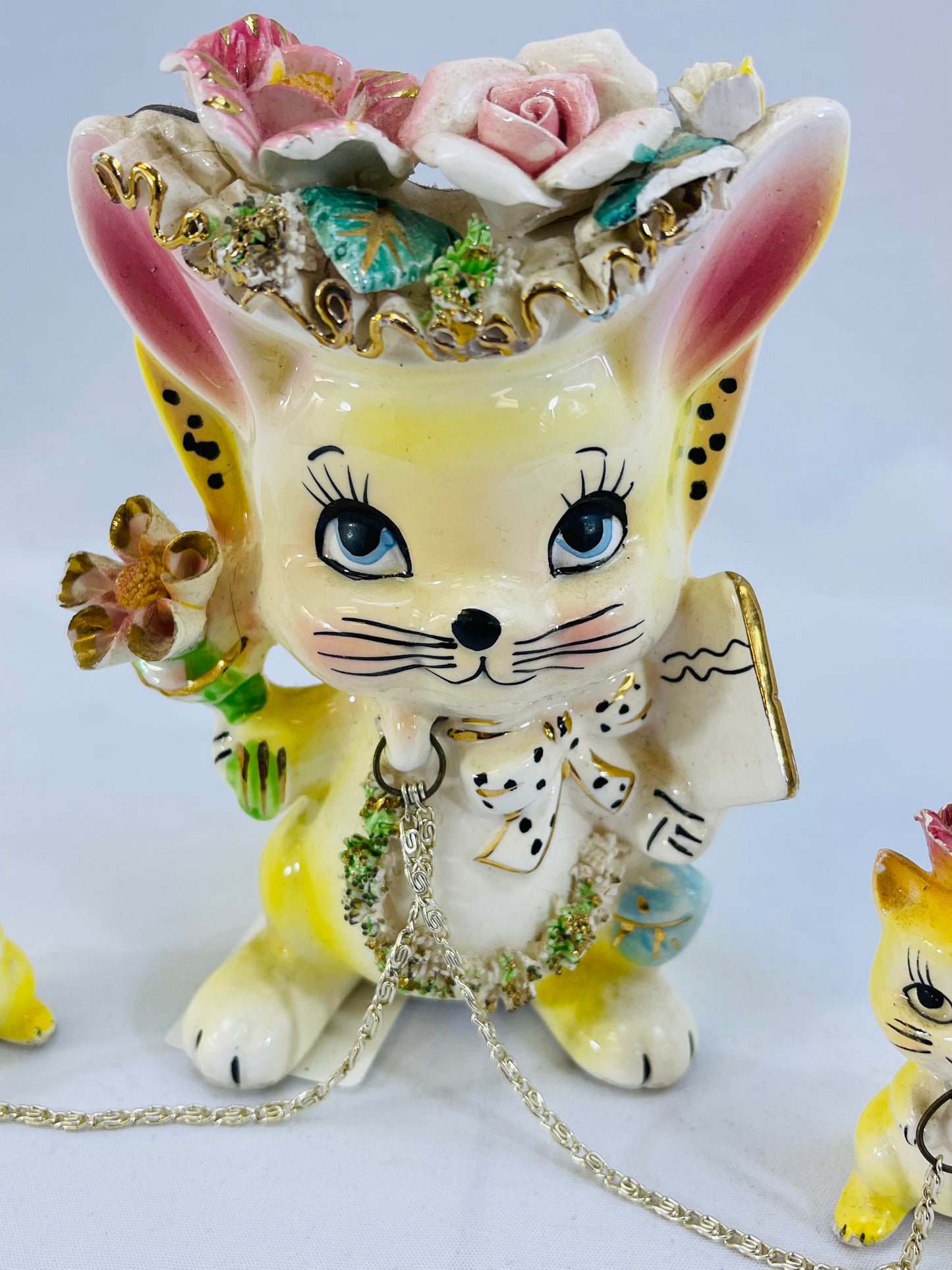 Armartcreation Yellow Cat with Kittens Figurines