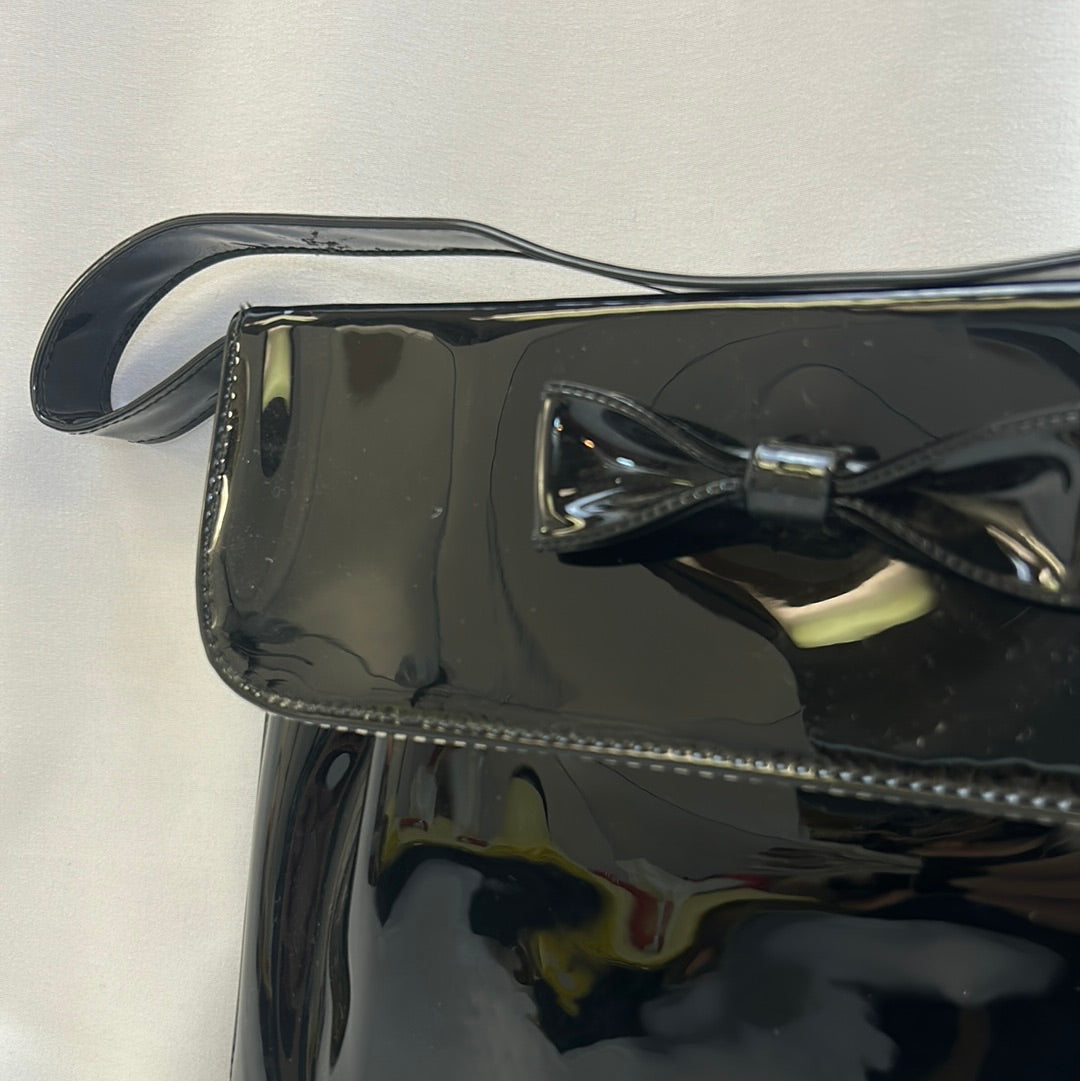 Black flat patent purse with Bow
