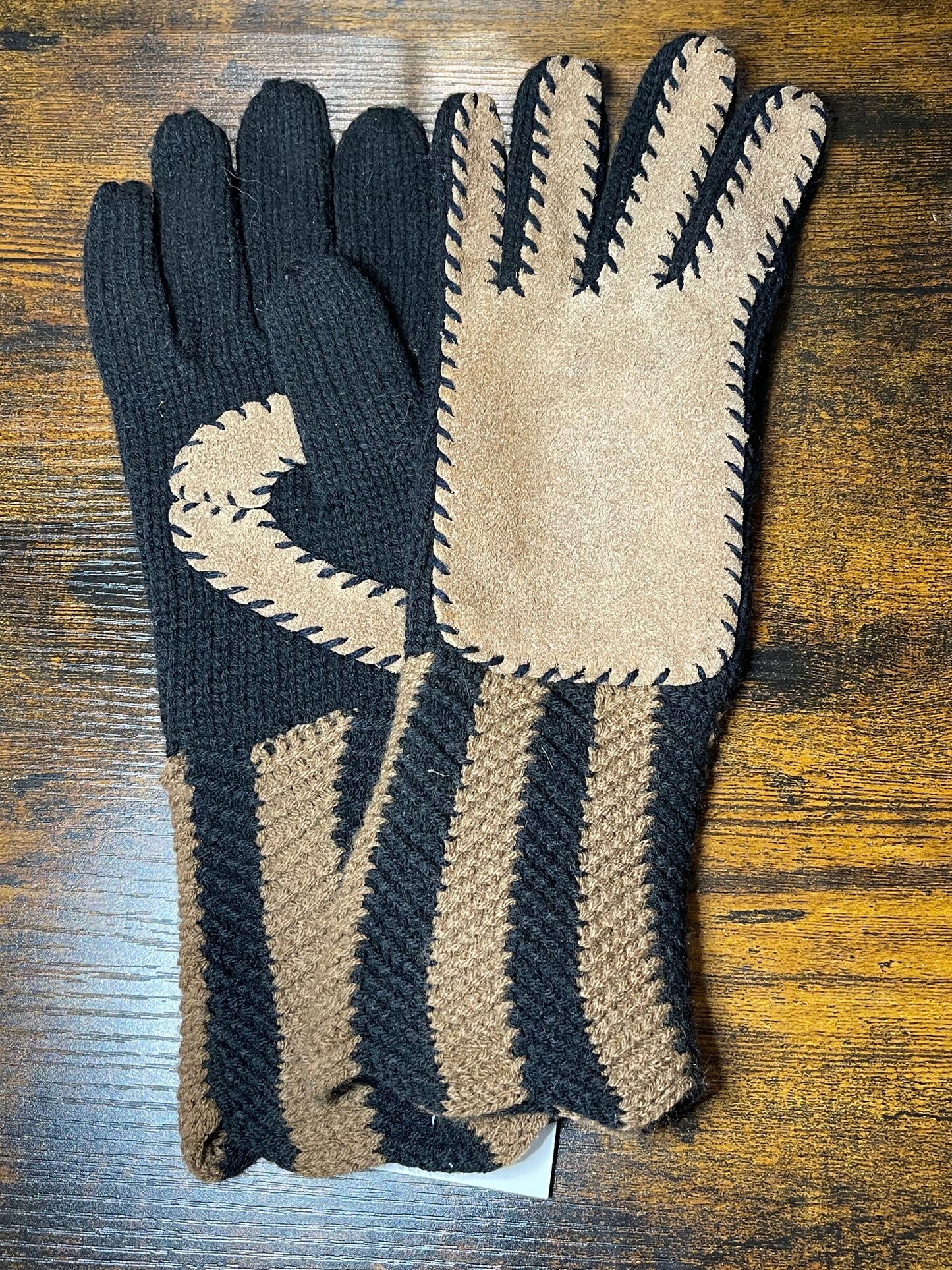 Knit and suede winter gloves