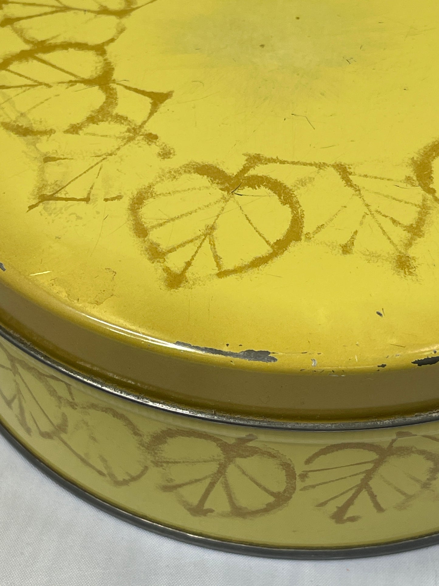 Yellow Leaf Print Tin