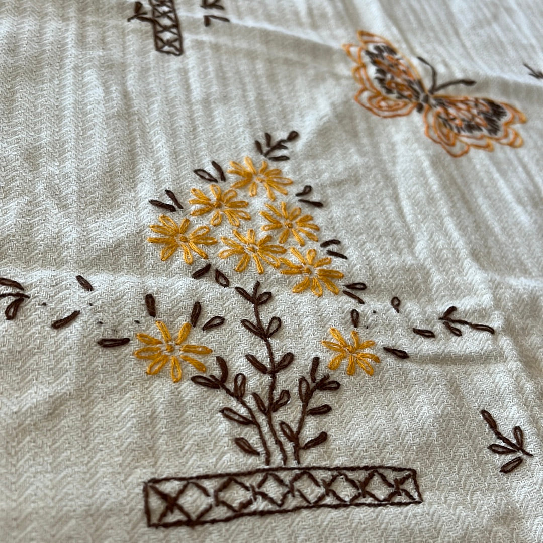 Ivory table runner with embroidery