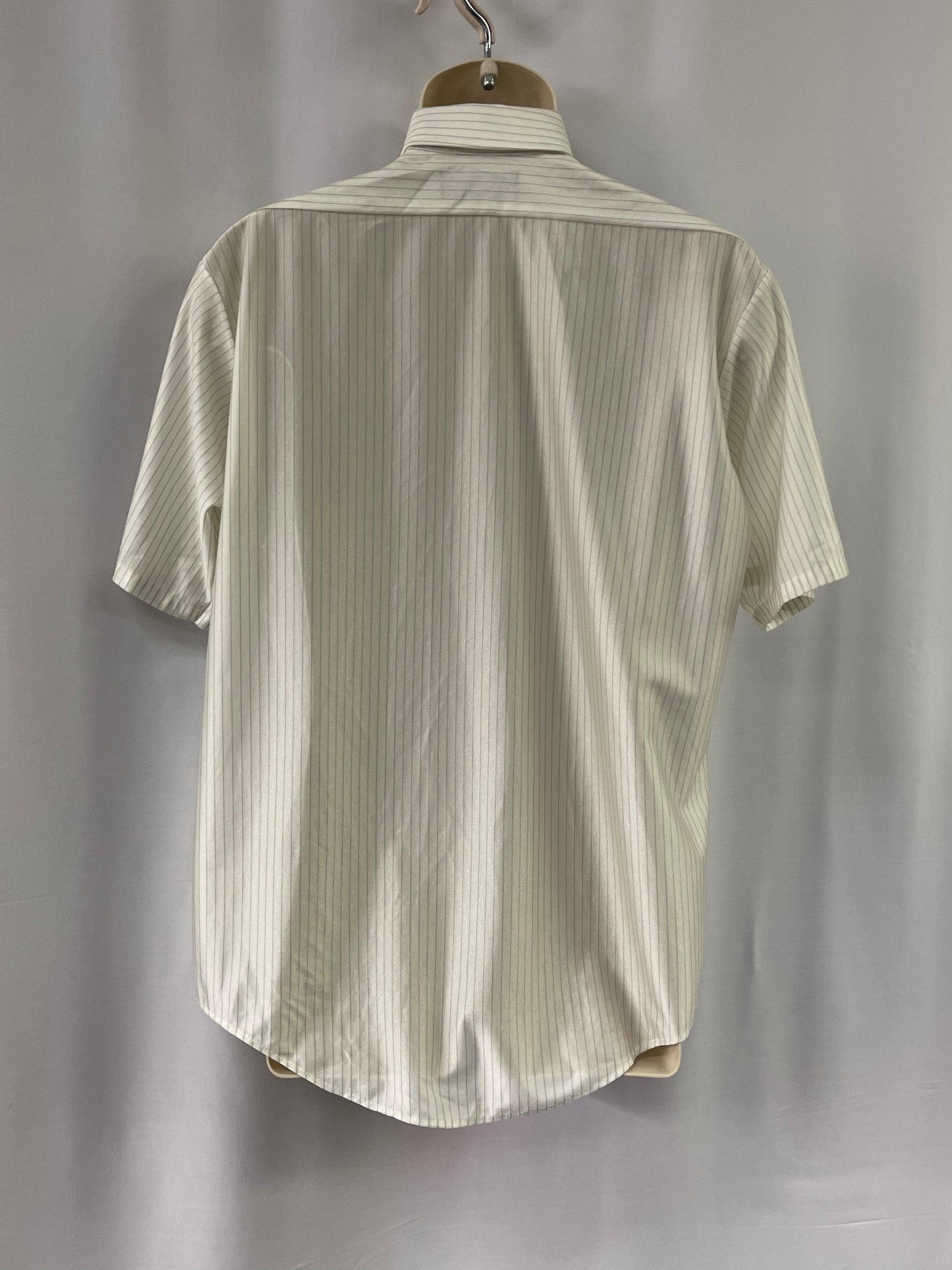 Men’s White Van Heusen Button Up Shirt