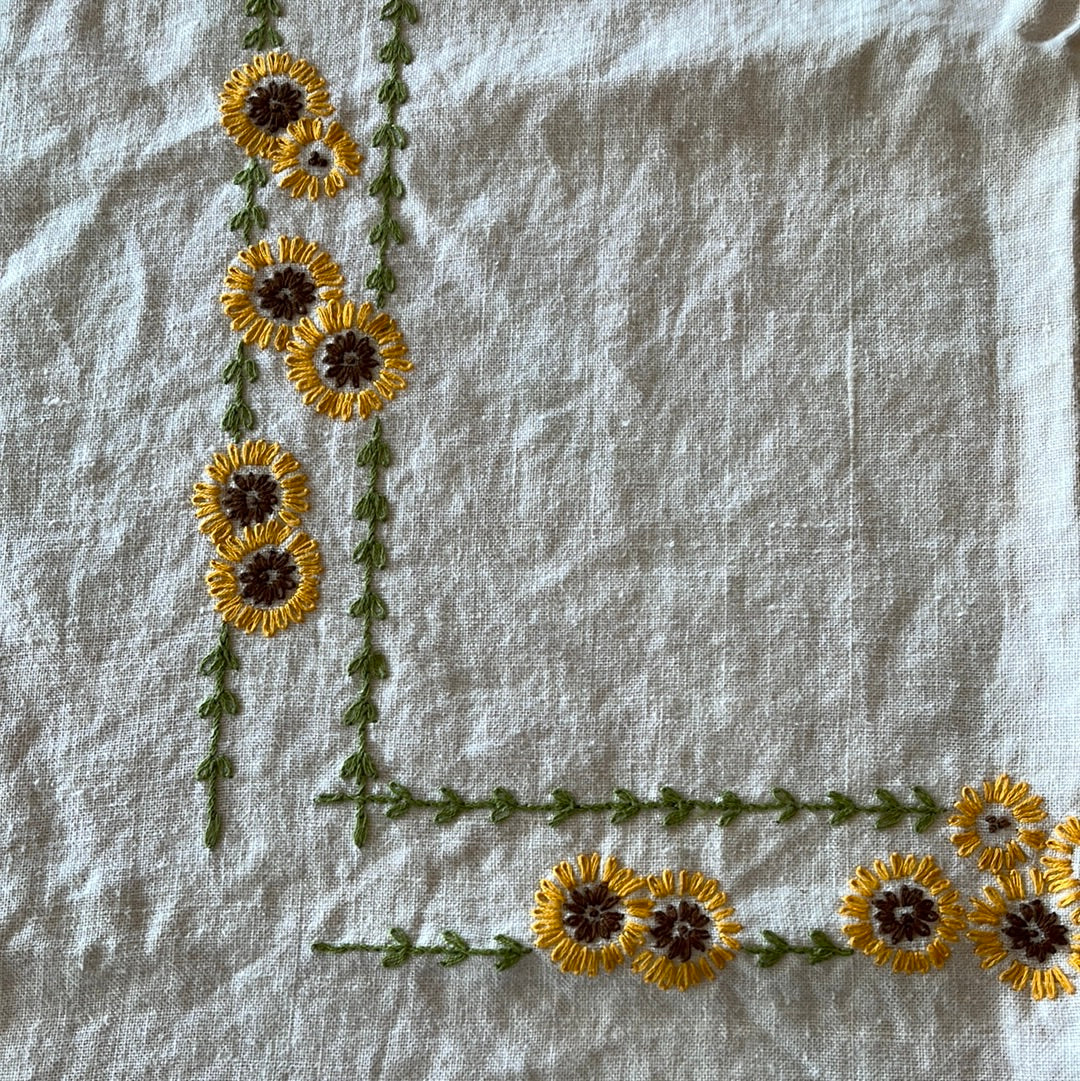 Embroidered rectangle tablecloth