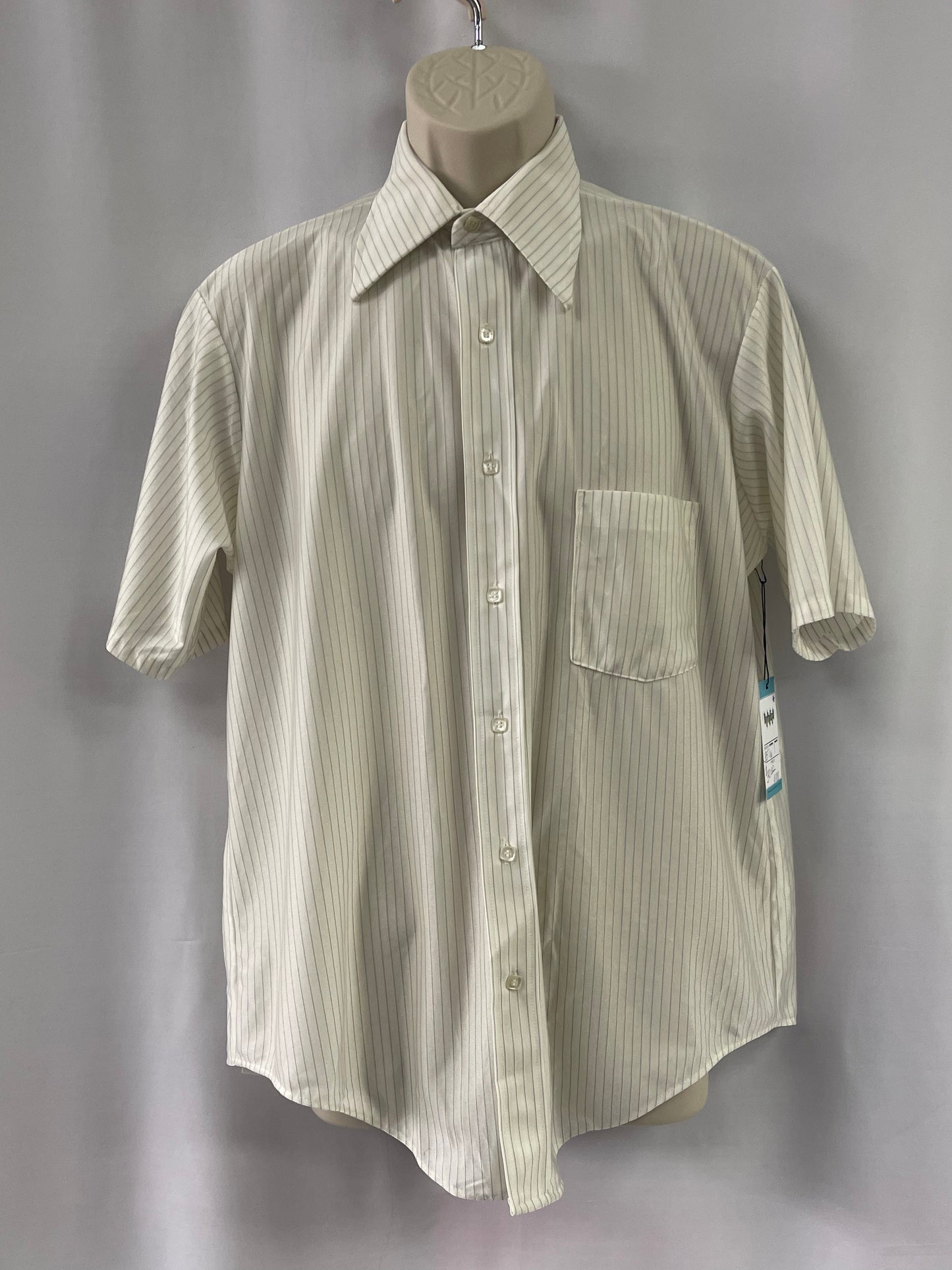 Men’s White Van Heusen Button Up Shirt