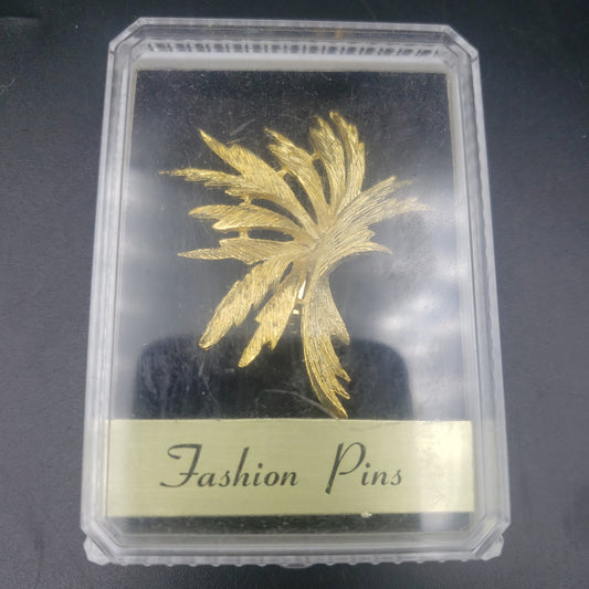 Gold leaves broach