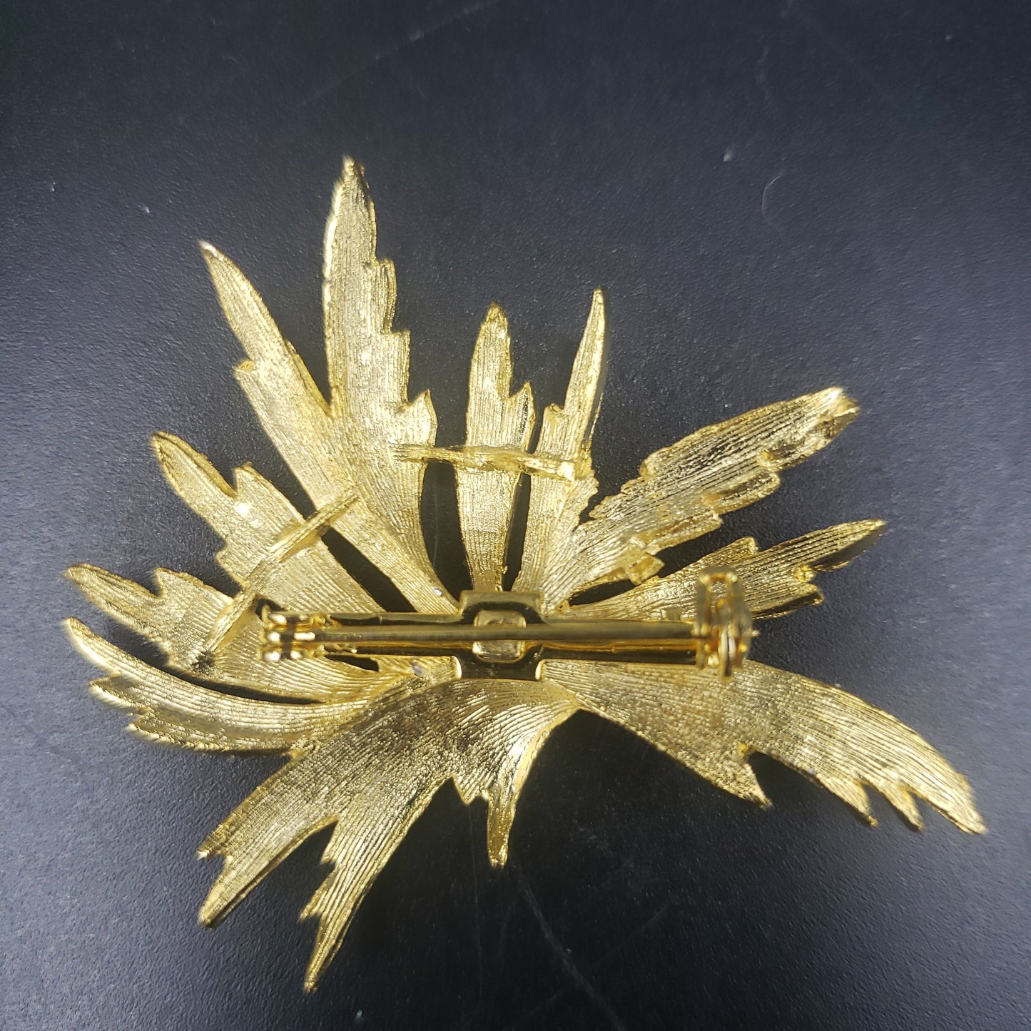 Gold leaves broach