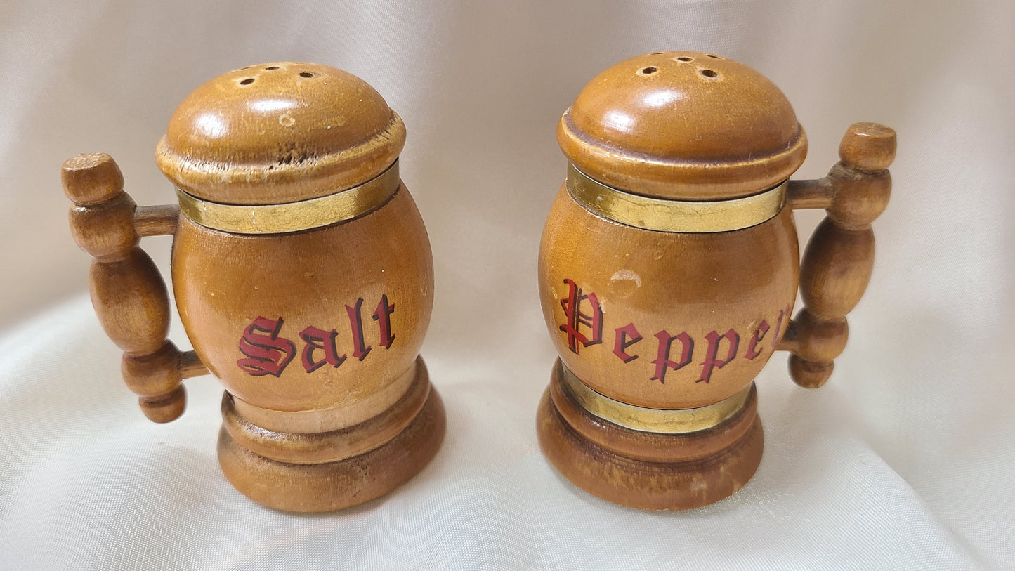 Retro Wooden Stein Salt And Pepper Shaker Set