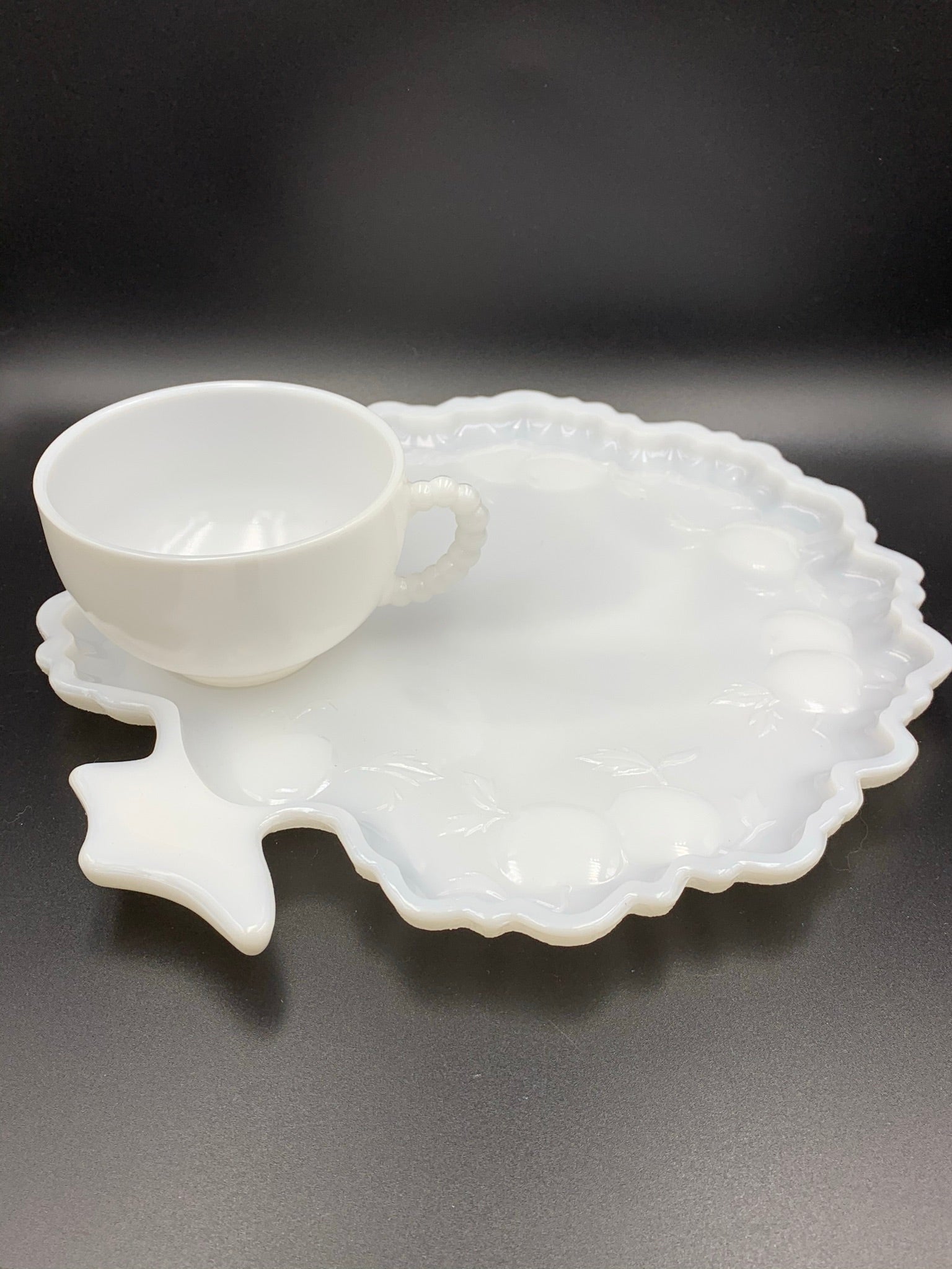 Hazel Atlas Apple outlets Orchard Milk Glass Snack Set, Set of 4, Vintage.