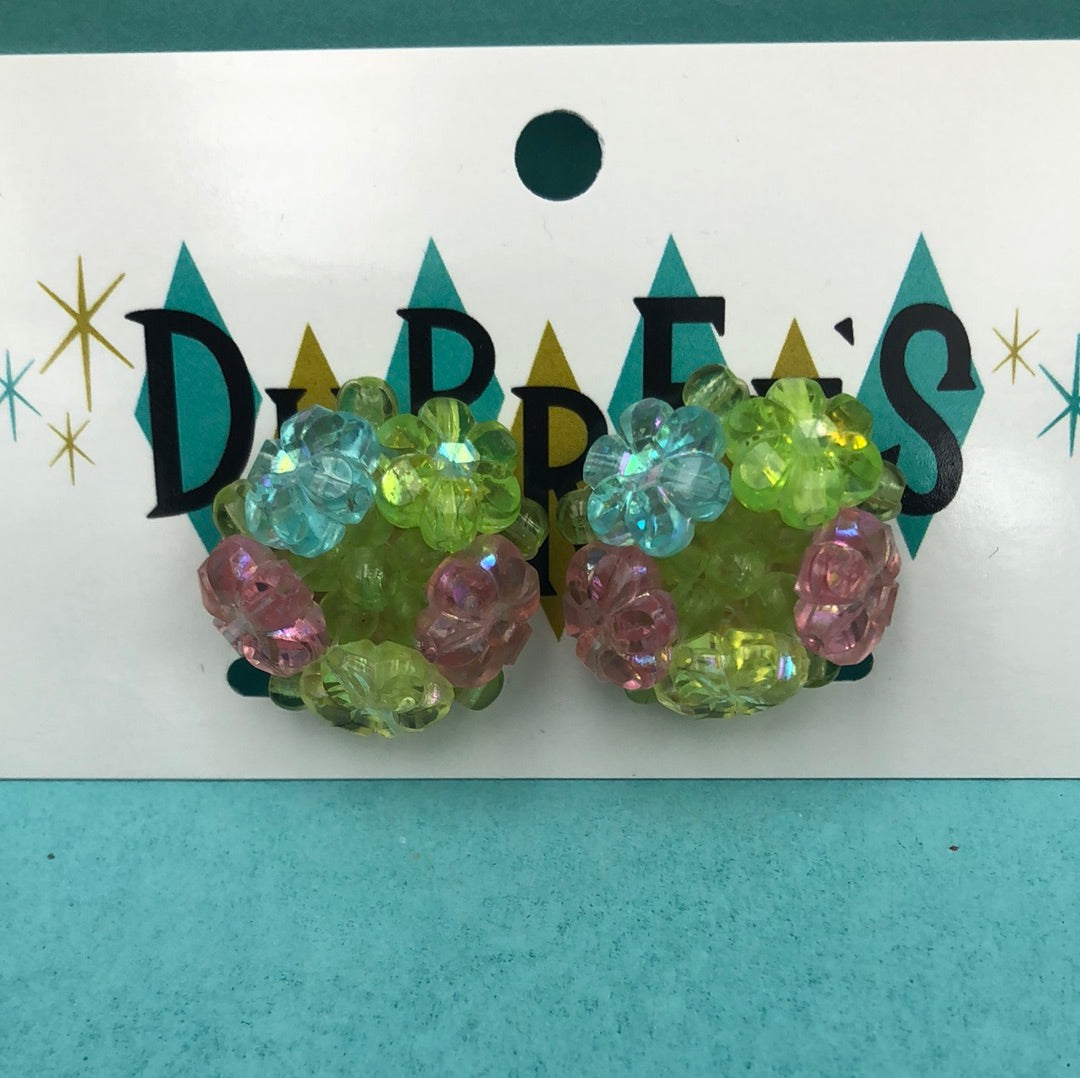 Flower shaped bead cluster earrings