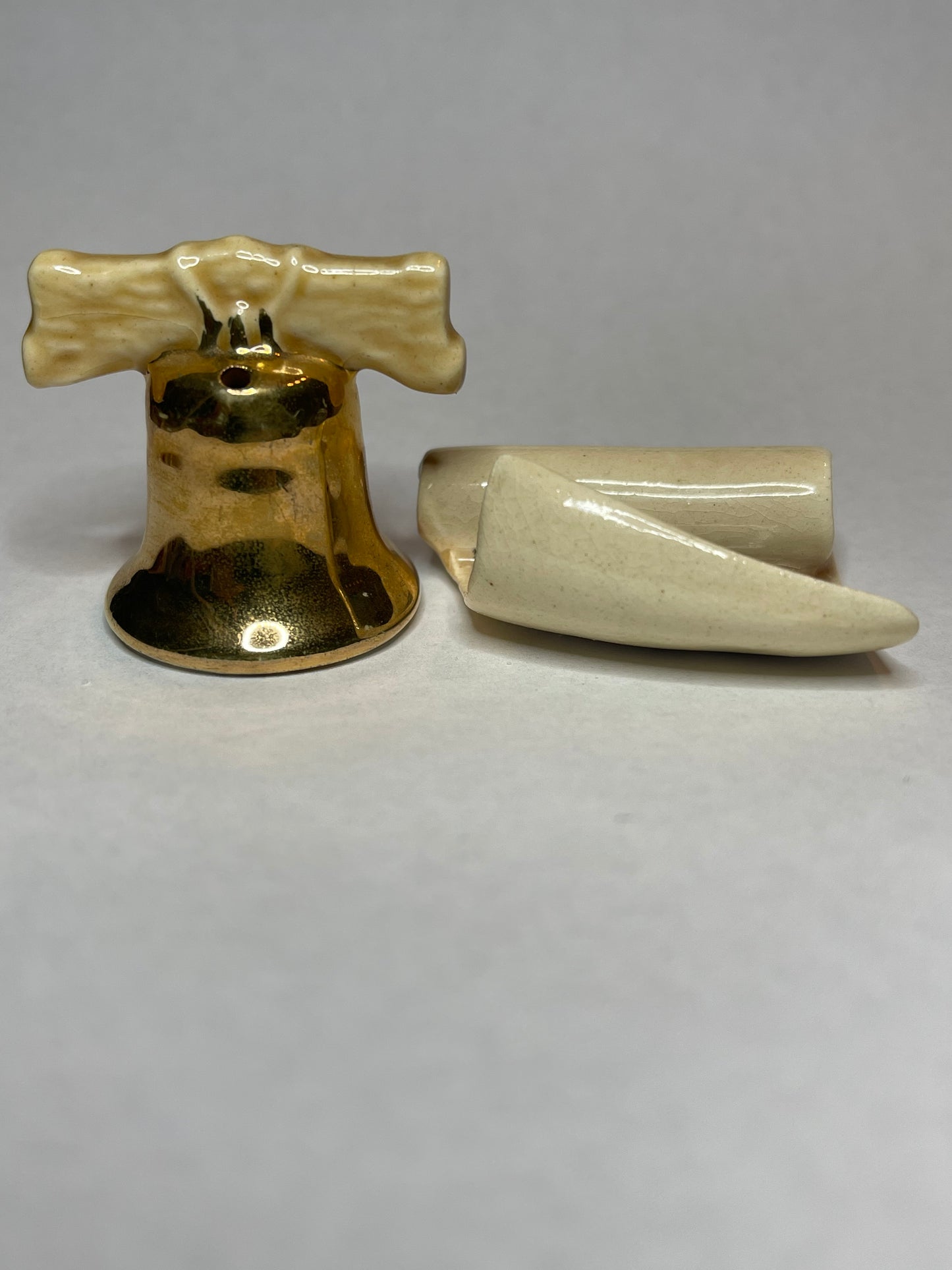 Arcadia Liberty Bell & Declaration Salt & Pepper Shakers