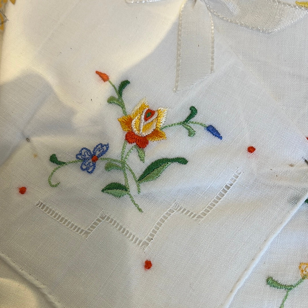 3pk Ladies quality handkerchiefs