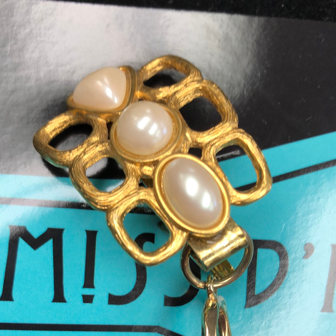 Sweater Clip - Gold and Pearl