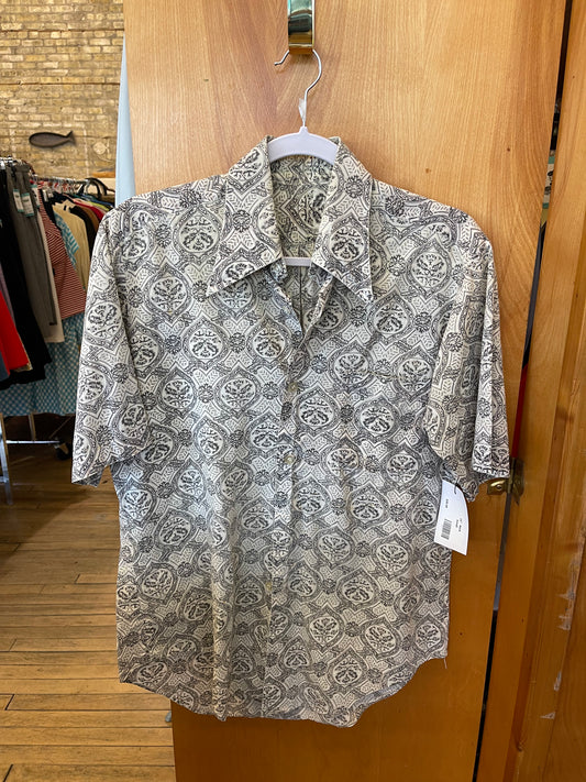 Men’s dagger collar shirt