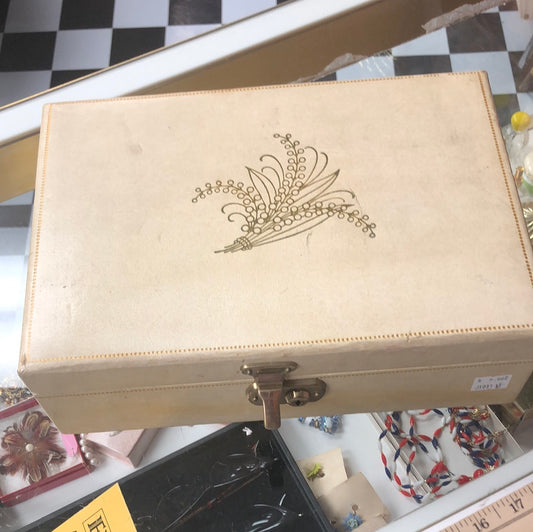 Cream jewelry box