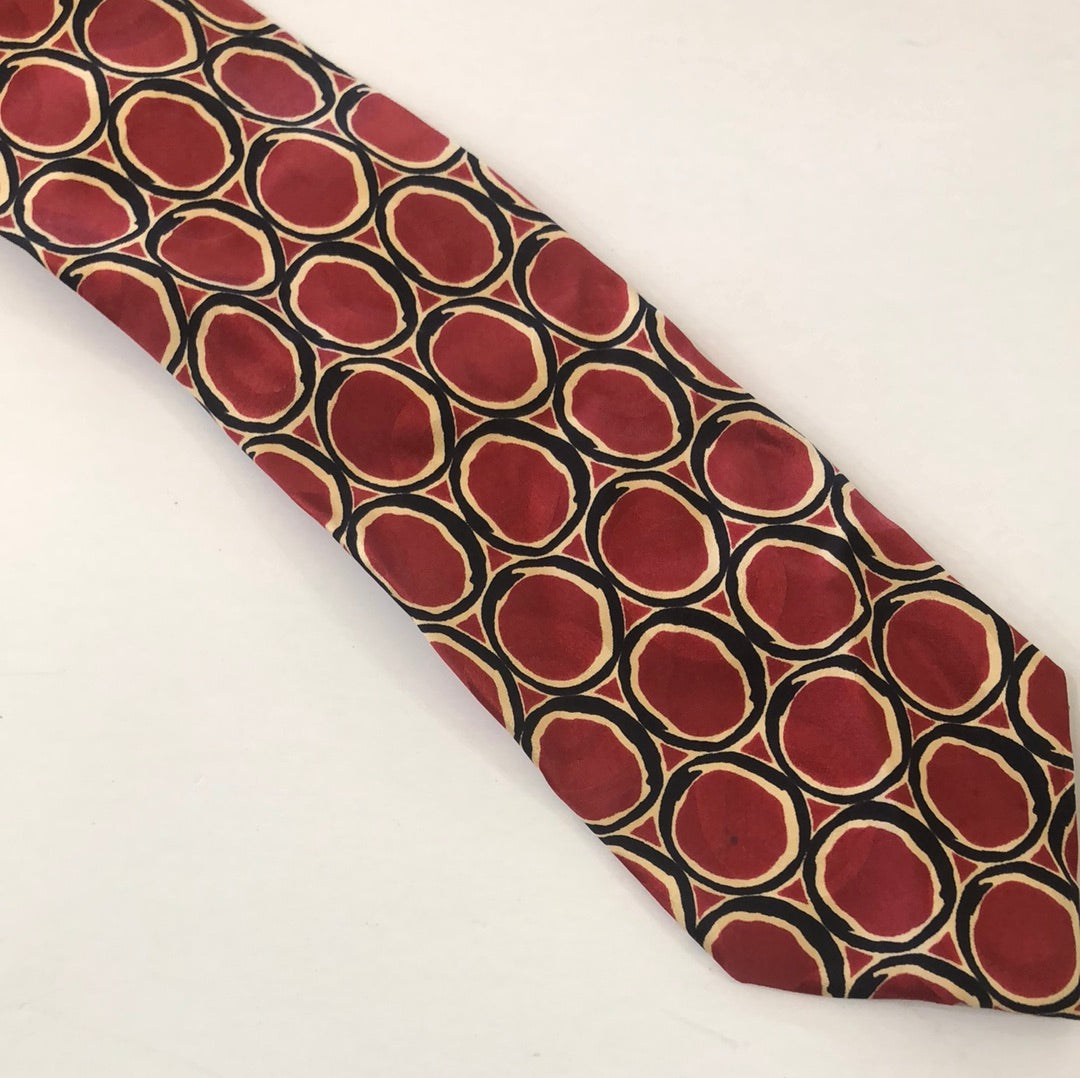 Red round design tie