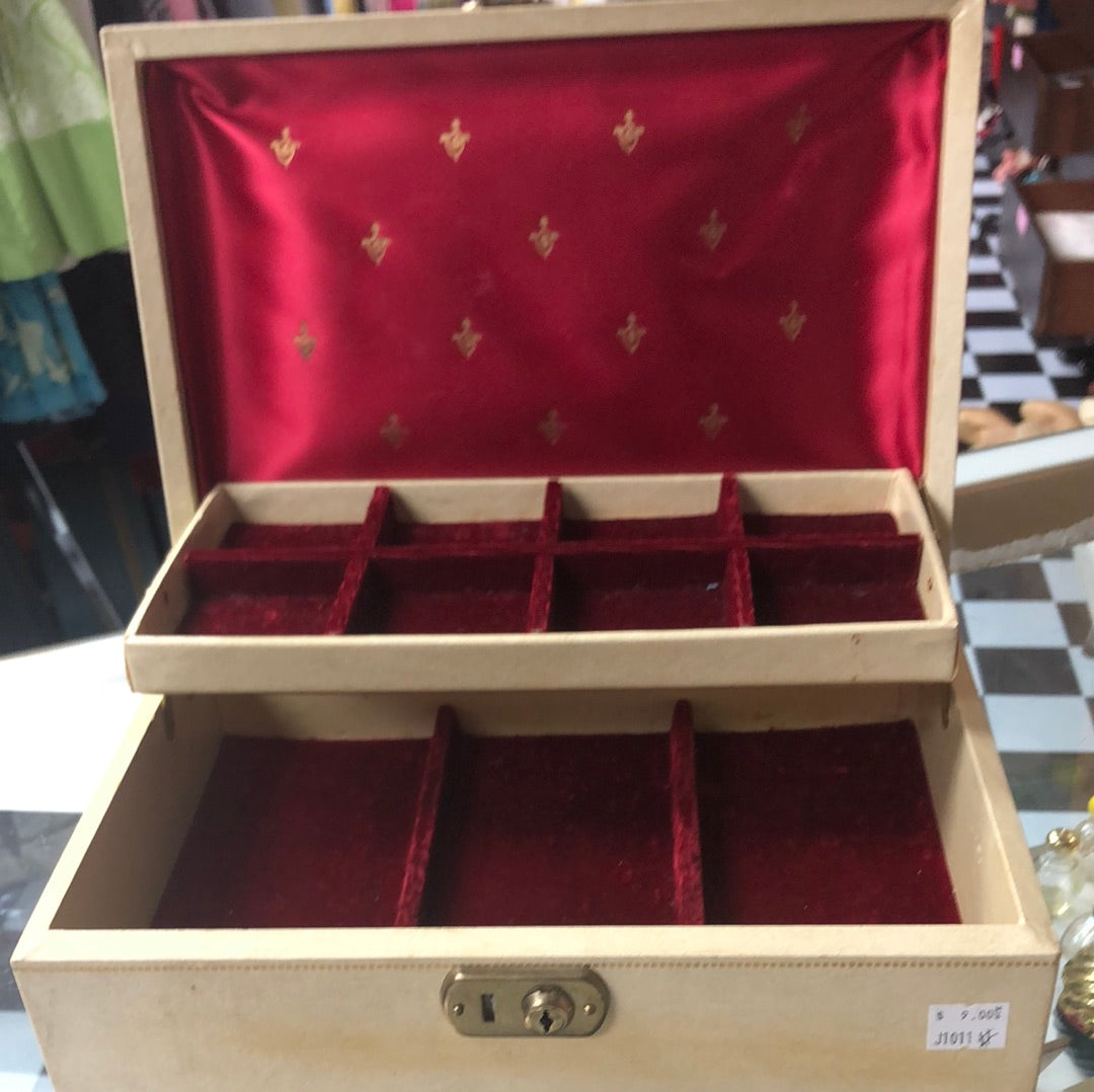 Cream jewelry box