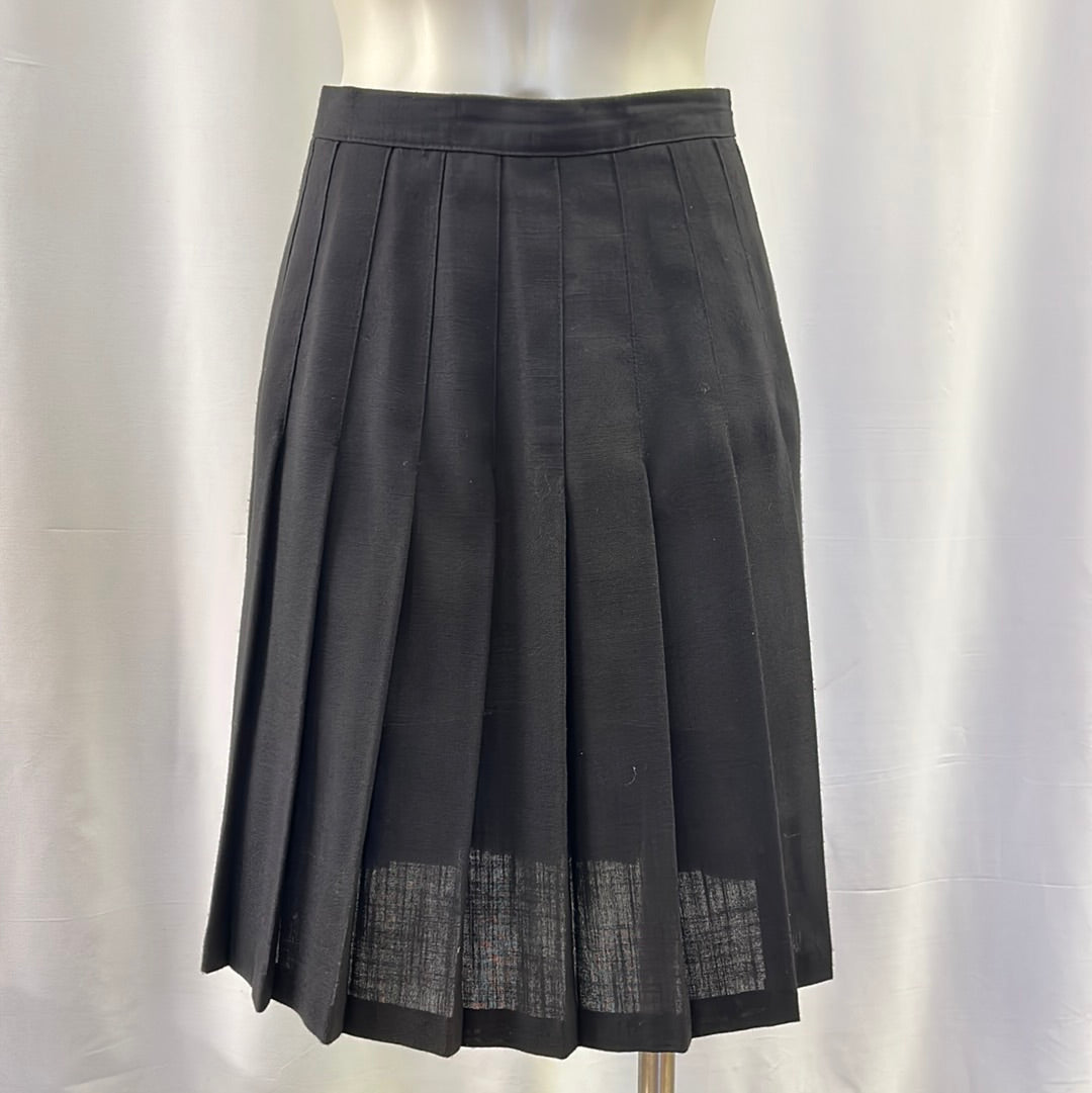 Black 80's pleated school uniform skirt