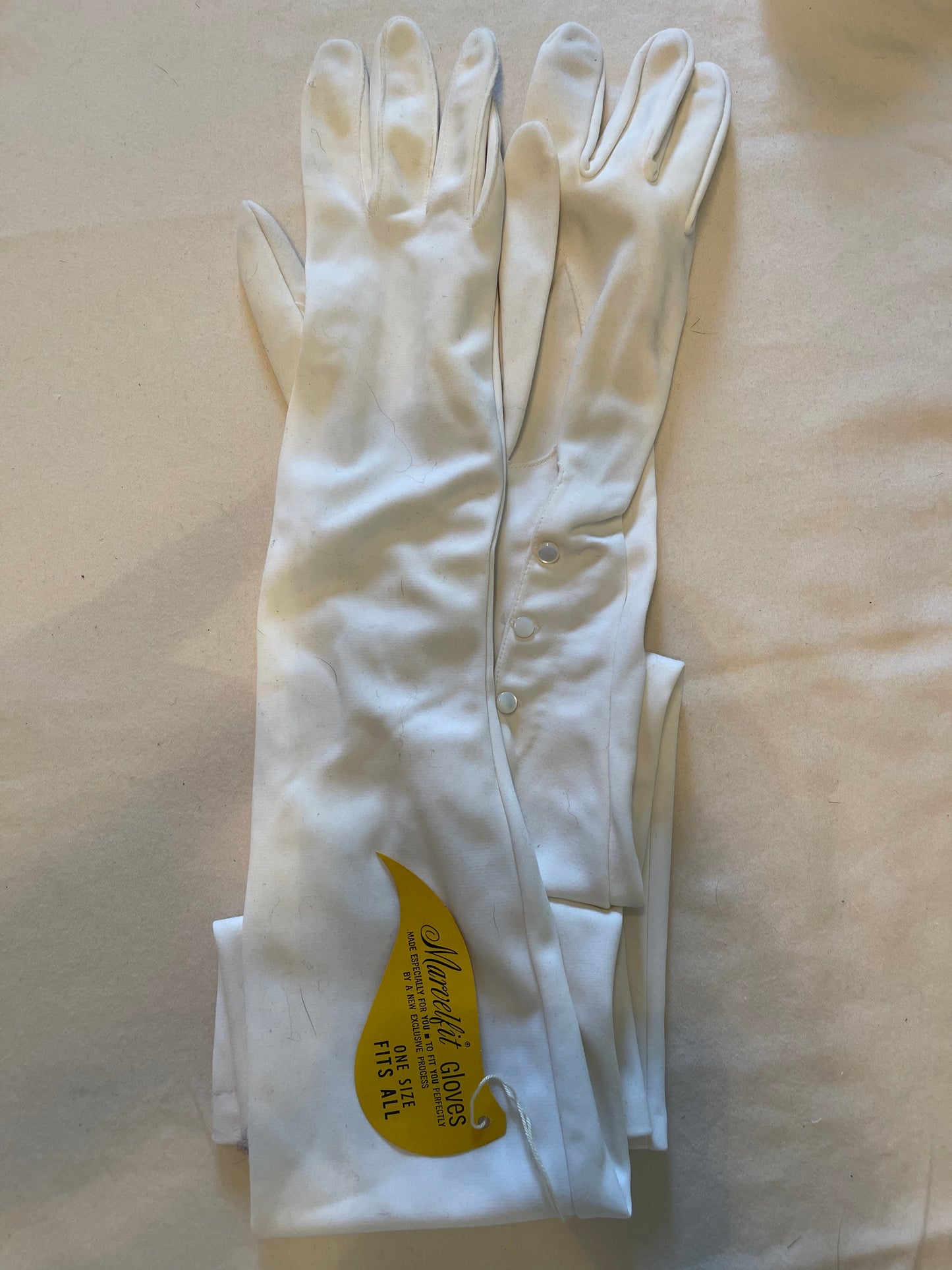 White Opera Marvelfit Gloves