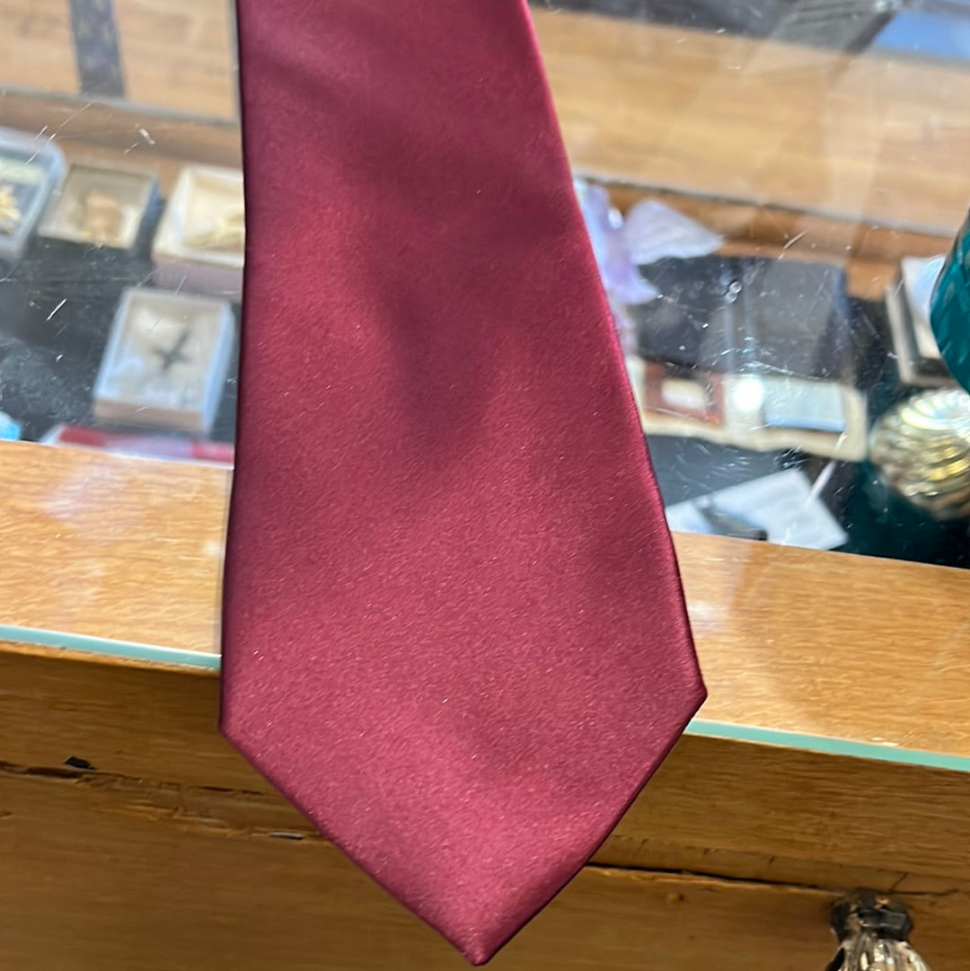 Maroon tie