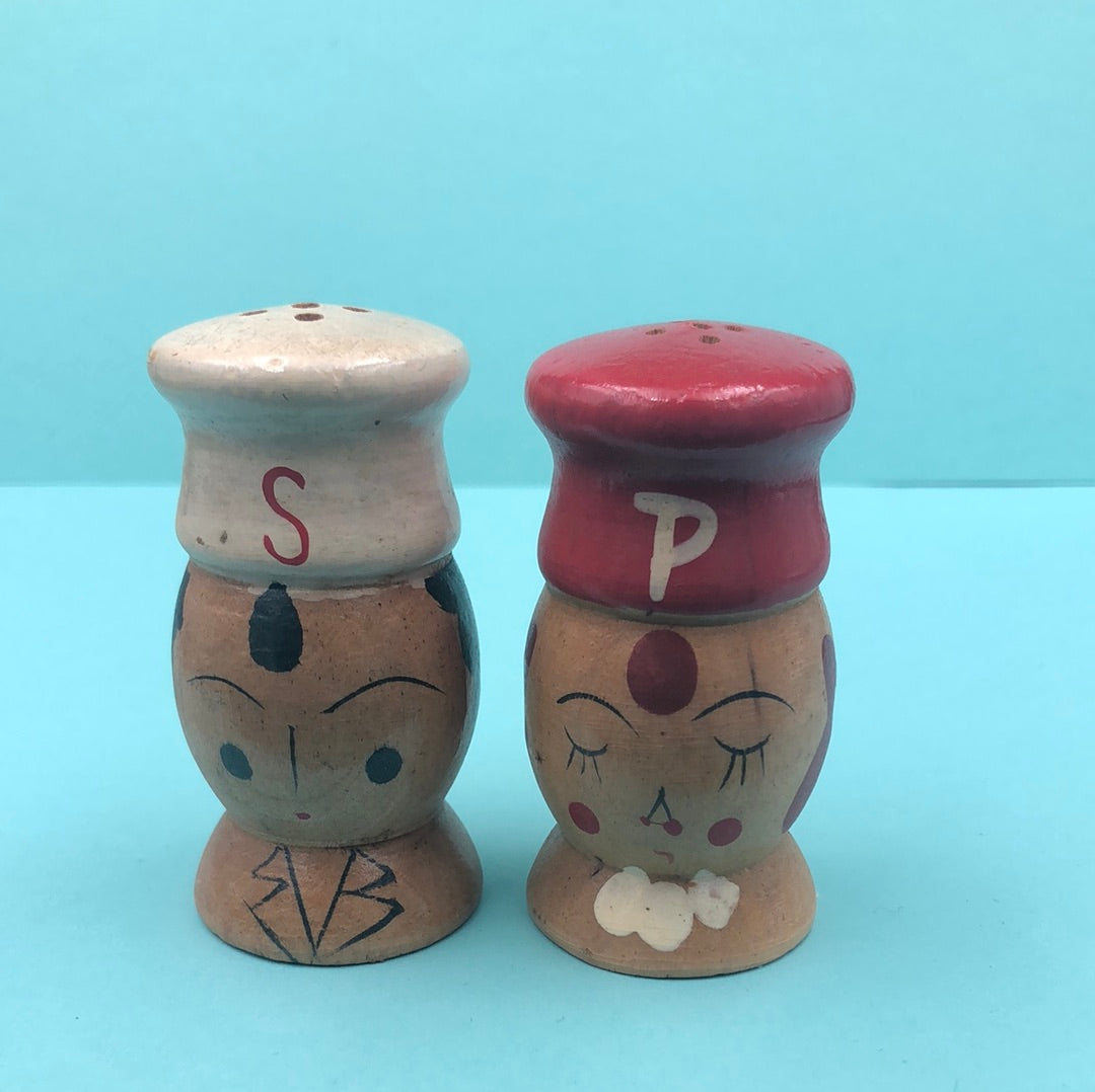 Wooden Mrs and Mr Chef Halt Salt and Pepper Shakers