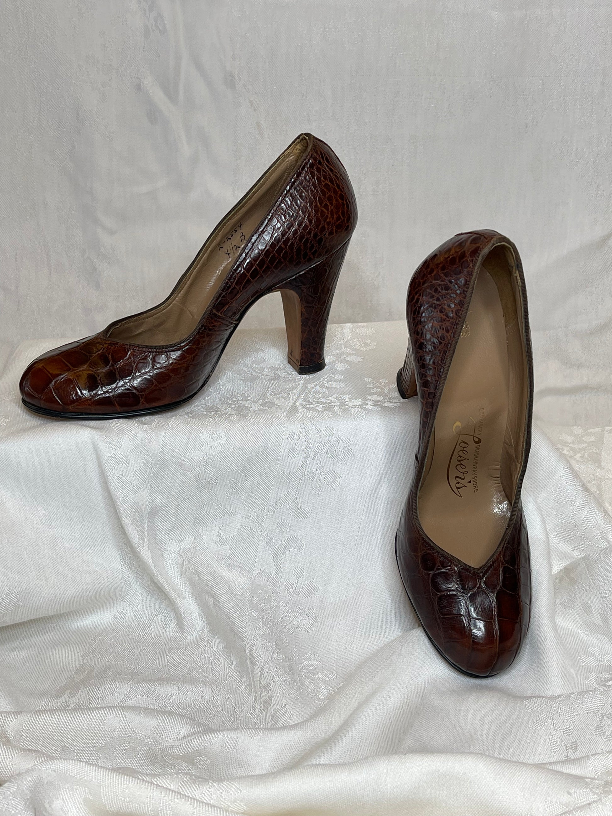40s Loeser s Martinique brown alligator pumps Dupree s Vintage