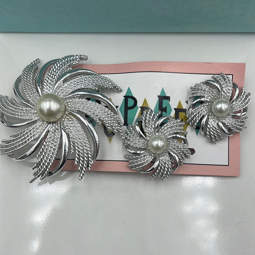 Sarah Coventry brooch & earring set