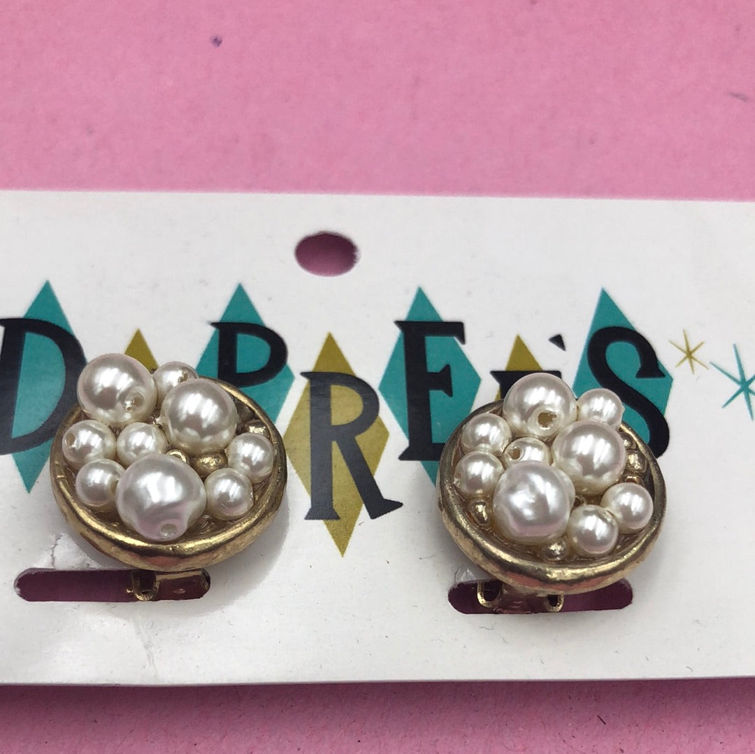 Gold round clip on earring with Pearl detail