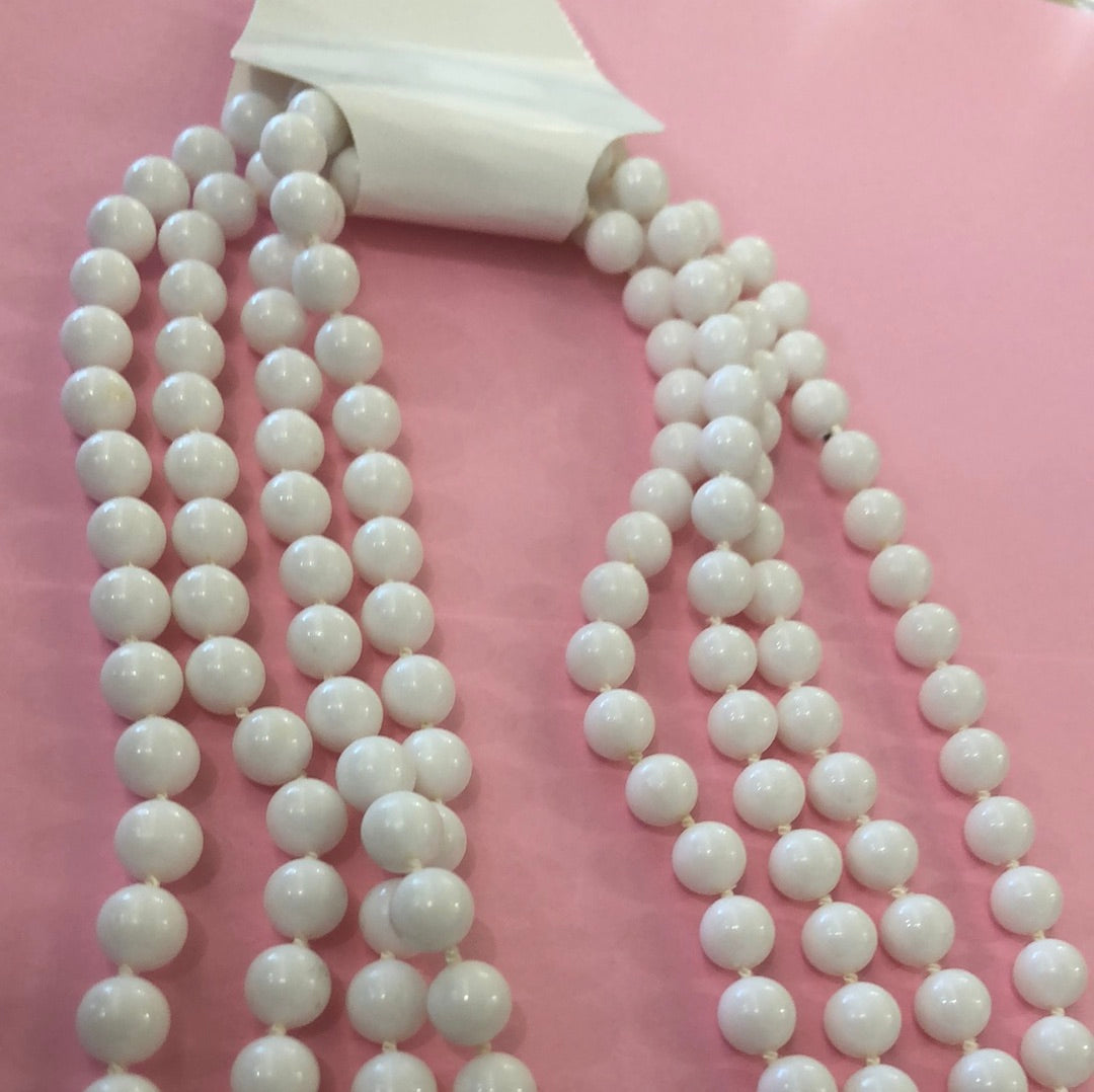 White 40” plastic round bead necklace
