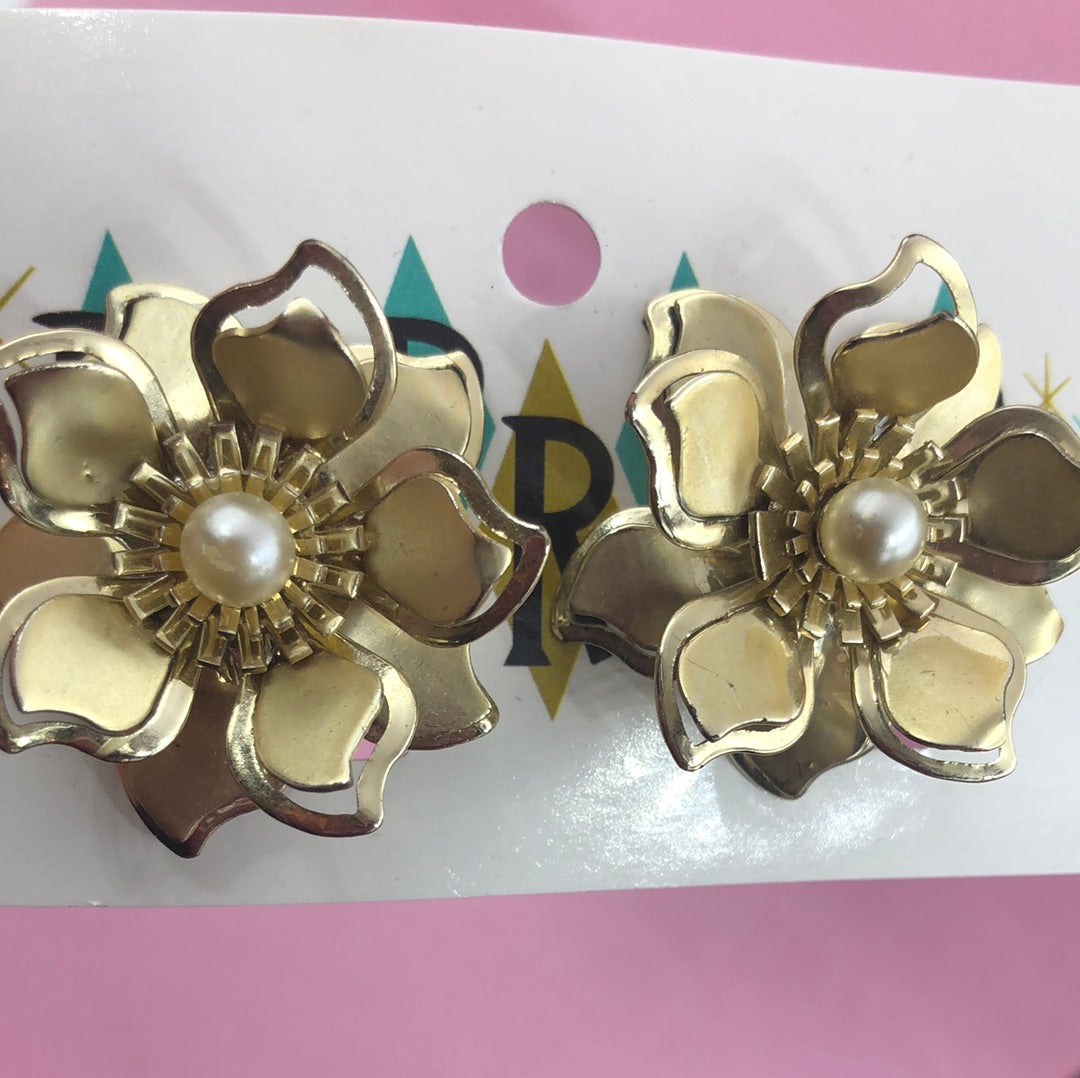 Gold Flower Clip on earring