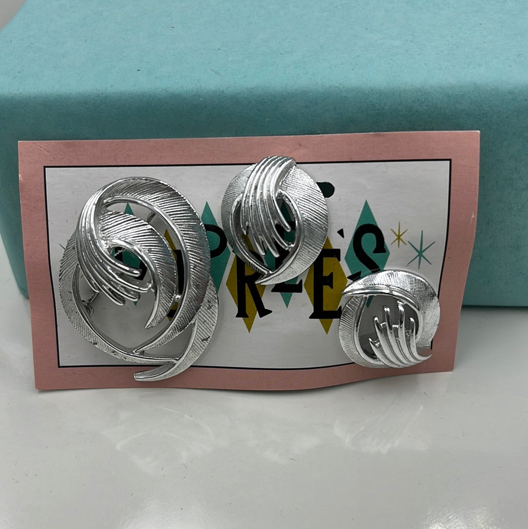 Sarah Coventry brooch & earring set