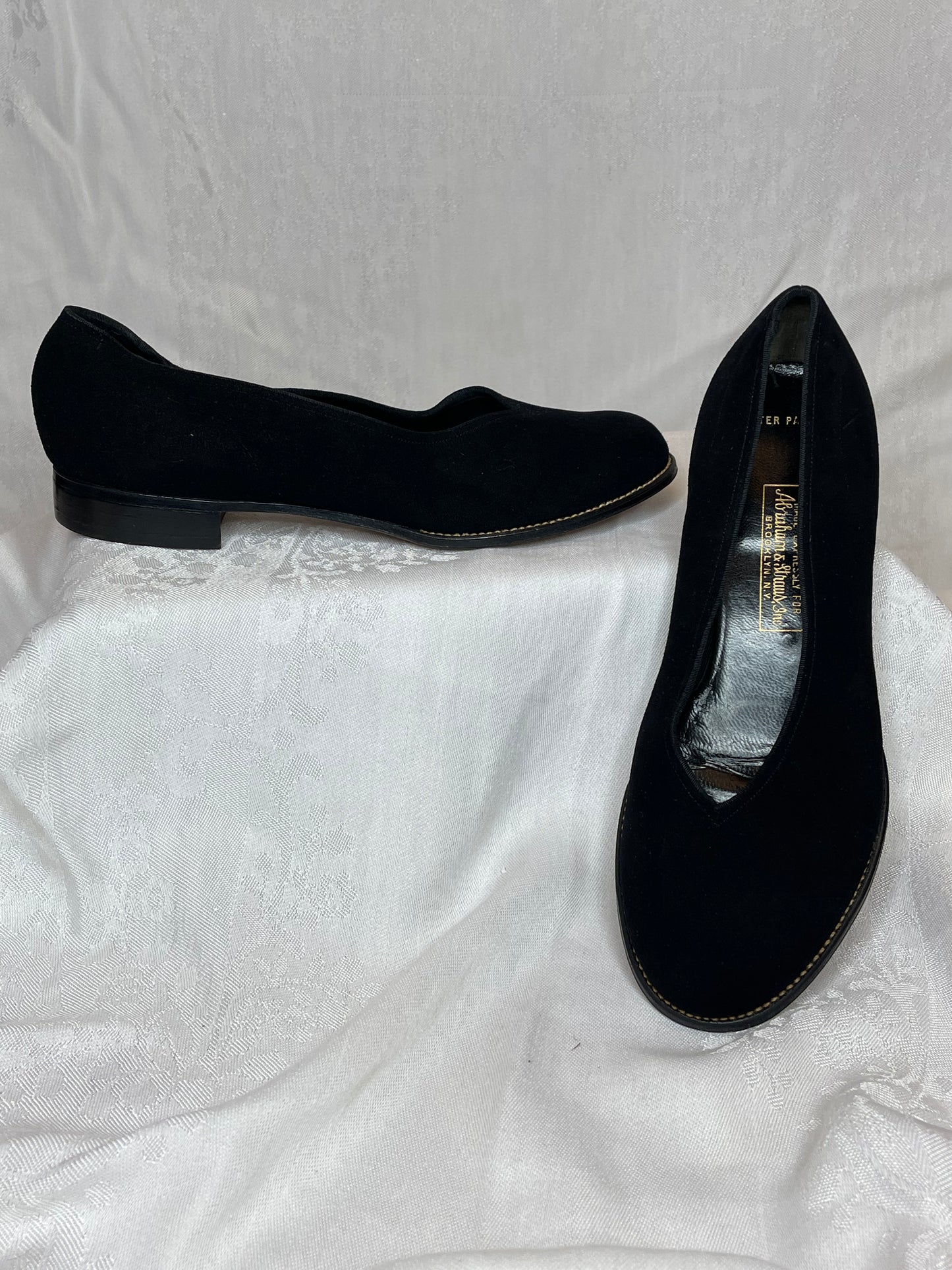 40s suede flats in like new condition
