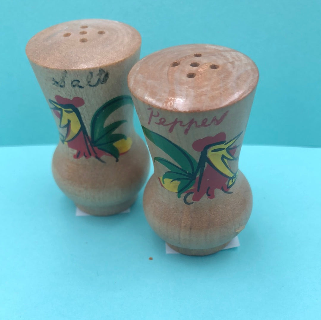 Wooden Salt and Peeper Shaker with Roosters