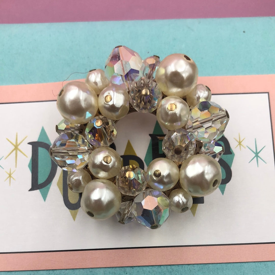 Round bead cluster pearl and crystal pin