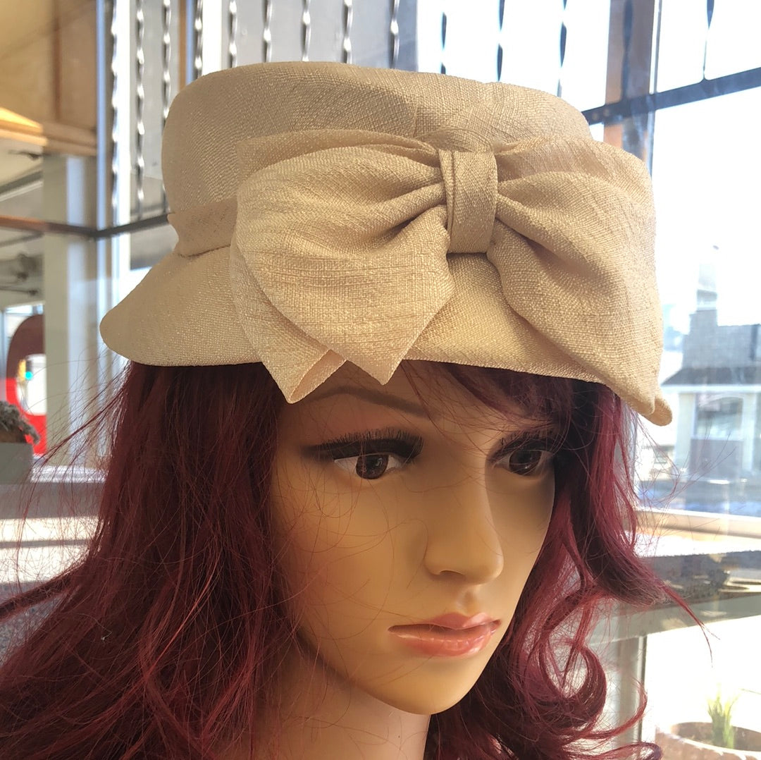Beige textured fabric hat with bow