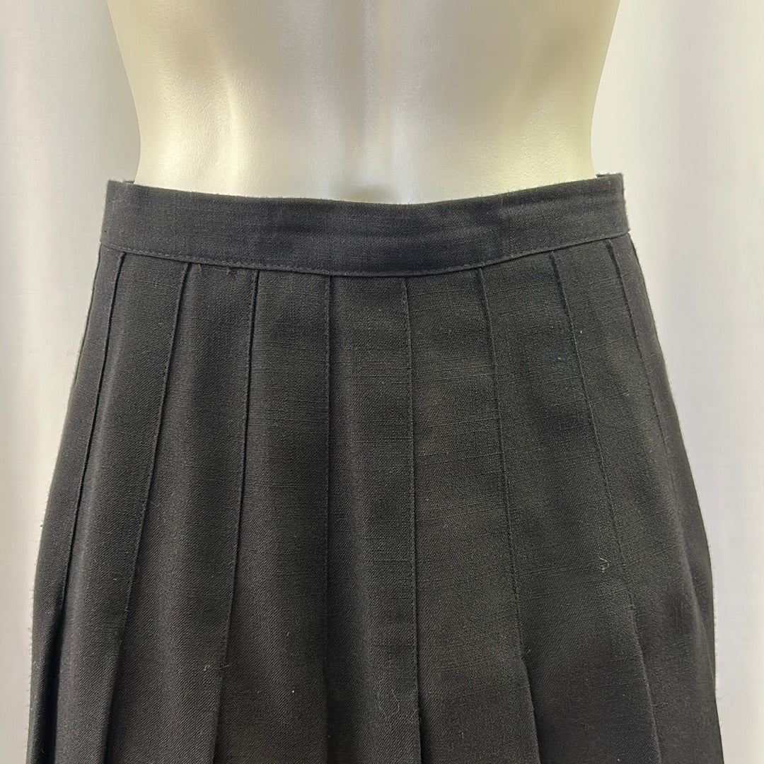 Black 80's pleated school uniform skirt