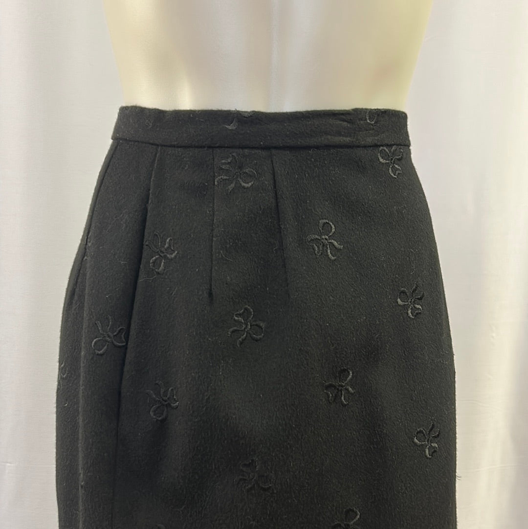Black Wool Straight Skirt with Bows Embroidered