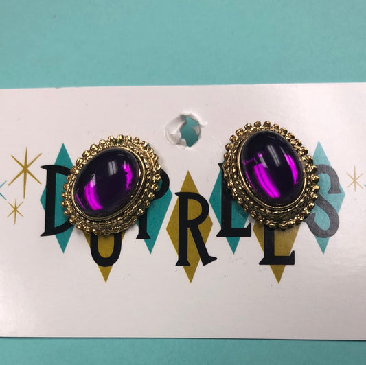 Purple oval stone with Gold detail - Pierced earring