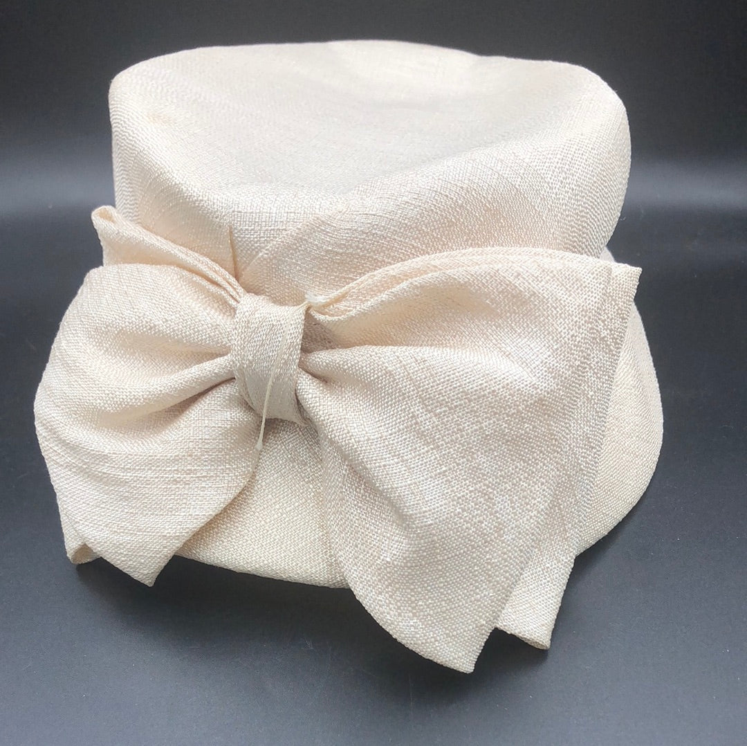 Beige textured fabric hat with bow