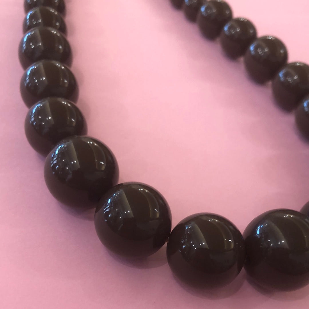 Dark brown graduated bead necklace
