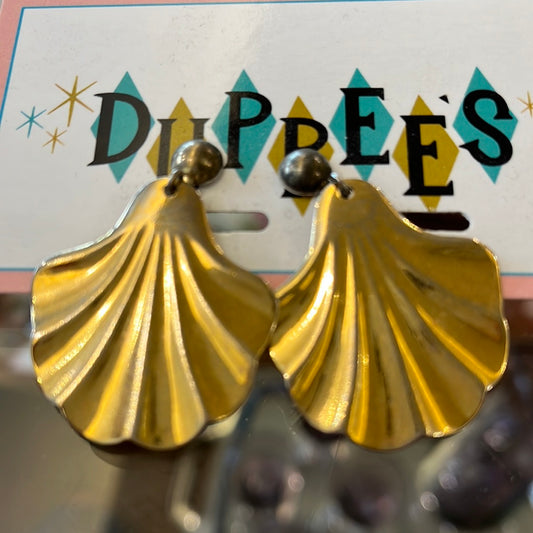 Gold fan shaped dangle